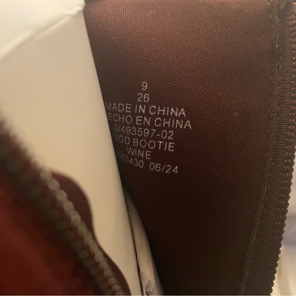 Boots. Booties. Ankle boots - Picture 5 of 8